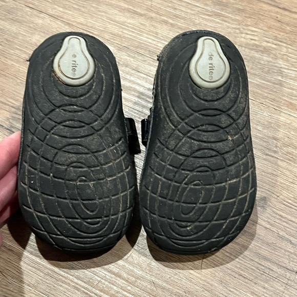 Stride Rite, black leather shoes with rubber soles, size 4w - Picture 3 of 4